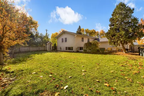 Exterior - 437 Eagle View Dr, Carol Stream, IL 60188 photo 7 of 8