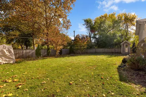 Exterior - 437 Eagle View Dr, Carol Stream, IL 60188 photo 6 of 8