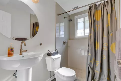 Bath - 437 Eagle View Dr, Carol Stream, IL 60188 photo 4 of 4