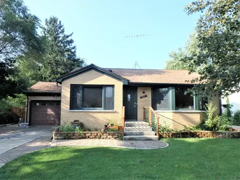 664 Summit St, Elgin, IL 60120