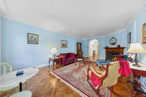 Living - 73 Elm St #3A, Chicago, IL 60611 photo 3 of 4