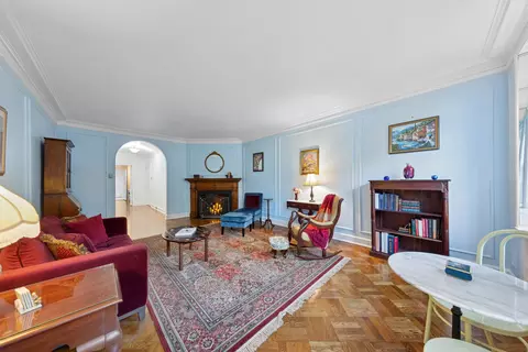 Living - 73 Elm St #3A, Chicago, IL 60611 photo 2 of 4