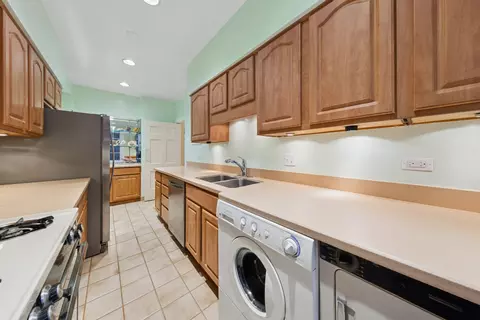 Kitchen - 73 Elm St #3A, Chicago, IL 60611 photo 1 of 2