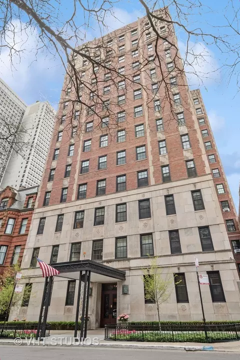 73 Elm St #3A, Chicago, IL 60611
