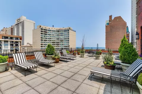 View/Area - 73 Elm St #3A, Chicago, IL 60611 photo 2 of 3