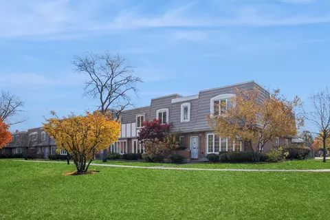 1386 Orleans Cir, Highland Park, IL 60035