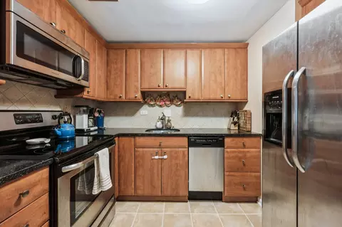 Kitchen - 40 E Delaware Pl #904, Chicago, IL 60611 photo 2 of 2