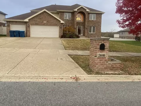 24446 Newport Dr, Crete, IL 60417