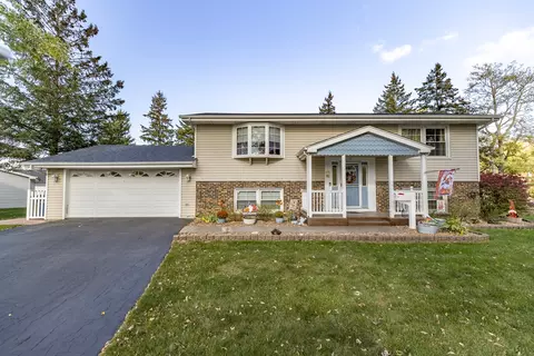 10 Herman Ct, Crete, IL 60417