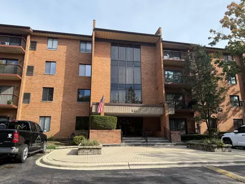 801 79th St #310, Darien, IL 60561