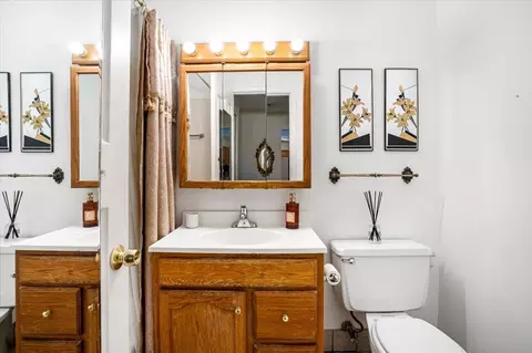 Bath - 8896 David Pl #2E, Des Plaines, IL 60016 photo 1 of 2