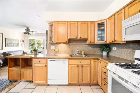 Kitchen - 8896 David Pl #2E, Des Plaines, IL 60016 photo 1 of 3