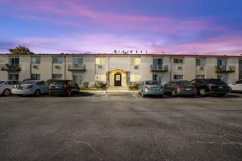 Exterior - 8896 David Pl #2E, Des Plaines, IL 60016 photo 5 of 8