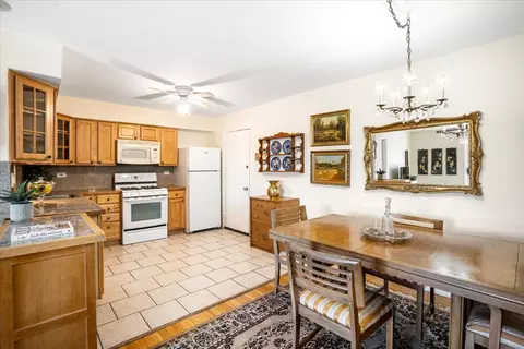 Kitchen - 8896 David Pl #2E, Des Plaines, IL 60016 photo 2 of 3