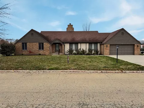 304 N Chaucer Blvd, Monticello, IL 61856