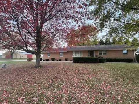 249 N 1900 East Rd, Paxton, IL 60957