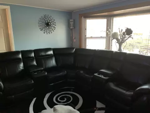 Living - 3506 William St, Steger, IL 60475 photo 2 of 3