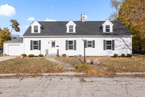 2906 Buckingham Dr, Rockford, IL 61107