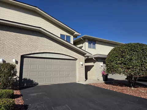9035 W 111th St #E, Palos Hills, IL 60465