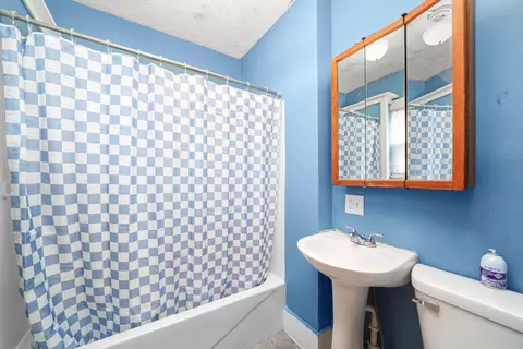 Bath - 761 N 8th Ave, Kankakee, IL 60901 photo 1 of 1