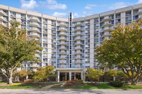 20 N Tower Rd #12L, Oak Brook, IL 60523
