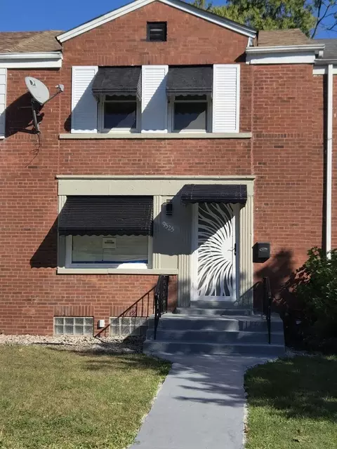 9525 S Euclid Ave, Chicago, IL 60617