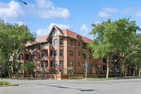 Exterior - 1633 E Hyde Park Blvd #2D, Chicago, IL 60615 photo 4 of 4