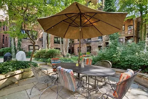 Exterior - 1633 E Hyde Park Blvd #2D, Chicago, IL 60615 photo 3 of 4