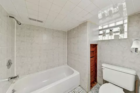 Bath - 5536 S Normandy Ave, Chicago, IL 60638 photo 2 of 2