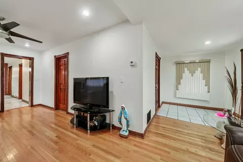Entry Way - 5536 S Normandy Ave, Chicago, IL 60638 photo 2 of 2