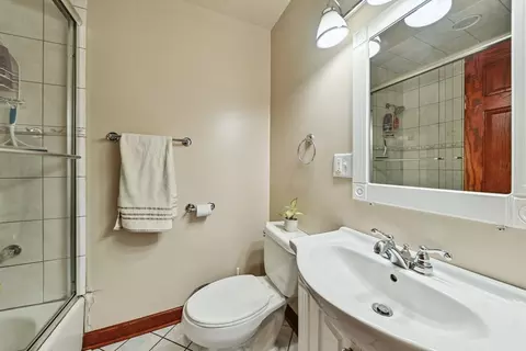 Bath - 5536 S Normandy Ave, Chicago, IL 60638 photo 1 of 2