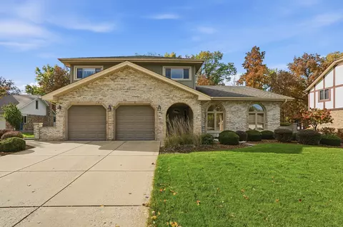 10 Zurich Ct, Crete, IL 60417