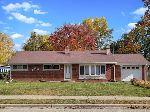203 Hill Ave, North Aurora, IL 60542