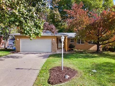 6616 N Greenmont Rd, Peoria, IL 61614