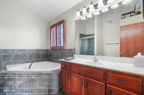 Bath - 17618 Dunn Rd, Tinley Park, IL 60487 photo 3 of 6
