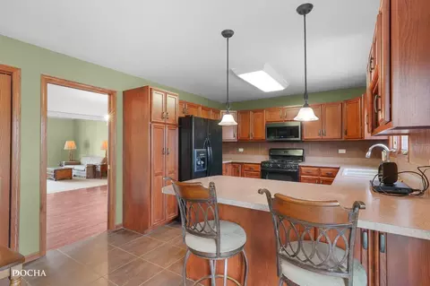 Kitchen - 17618 Dunn Rd, Tinley Park, IL 60487 photo 1 of 2
