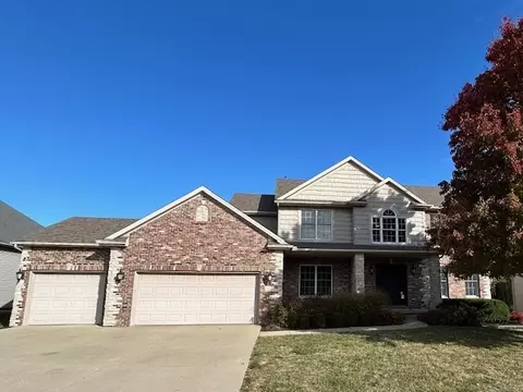 2810 Stevenson Dr, Bloomington, IL 61704