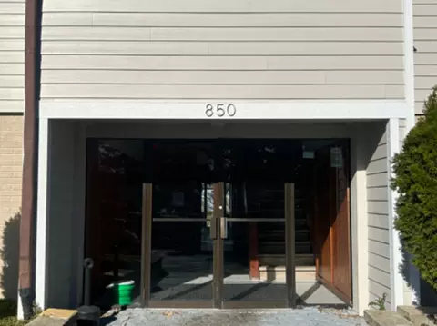 850 E Old Willow Rd #114, Prospect Heights, IL 60070