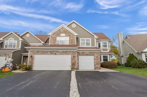 647 Kingsbridge Dr, Carol Stream, IL 60188