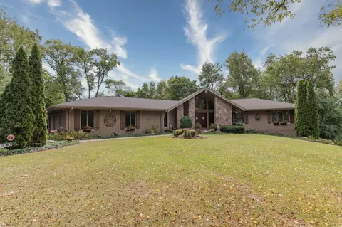 11 N060 Johnstown Rd, Elgin, IL 60124