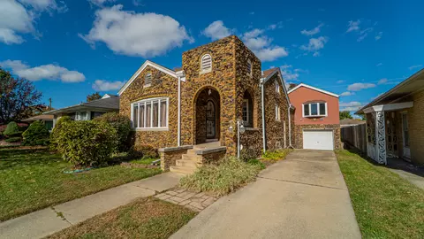 122 Elizabeth St, Calumet City, IL 60409