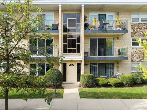 6587 N Northwest Hwy #1A, Chicago, IL 60631