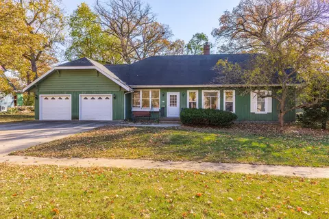 316 W John St, Forrest, IL 61741