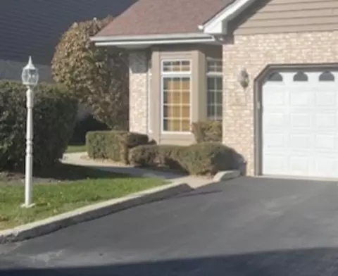 10 Moorings Dr, Palos Heights, IL 60463