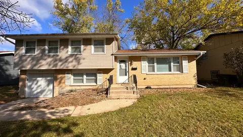 3214 Birchwood Dr, Hazel Crest, IL 60429
