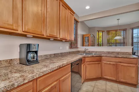 Kitchen - 25408 Cove Ct, Plainfield, IL 60544 photo 4 of 4
