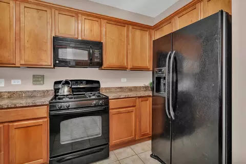Kitchen - 25408 Cove Ct, Plainfield, IL 60544 photo 3 of 4