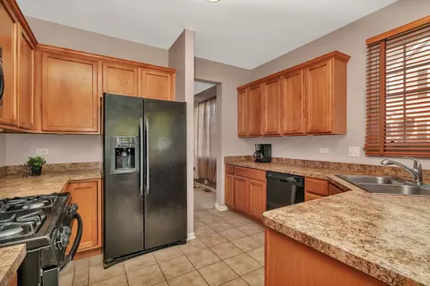 Kitchen - 25408 Cove Ct, Plainfield, IL 60544 photo 2 of 4