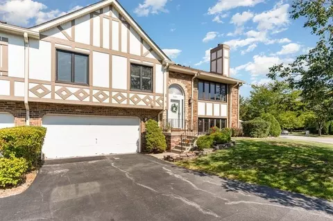 9280 Windsor Pkwy, Tinley Park, IL 60487