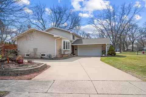 4301 Euclid Ave, Rolling Meadows, IL 60008